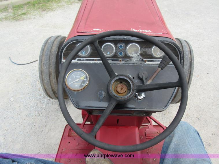 image for item AC9278 International 464 tractor