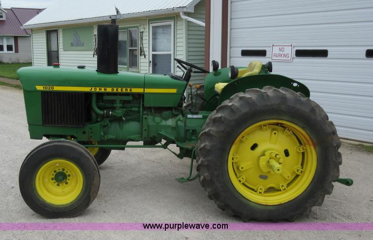 image for item AC9285 John Deere 1020 tractor