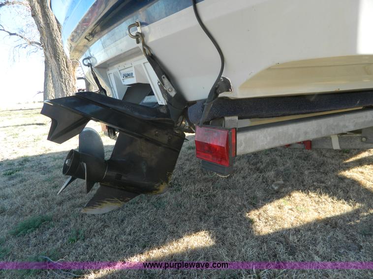 image for item AQ9292 1988 Bayliner Caprice boat