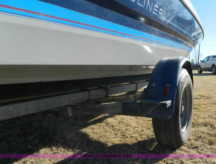image for item AQ9292 1988 Bayliner Caprice boat