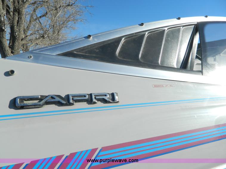 image for item AQ9292 1988 Bayliner Caprice boat