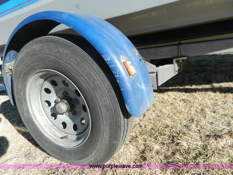 image for item AQ9292 1988 Bayliner Caprice boat