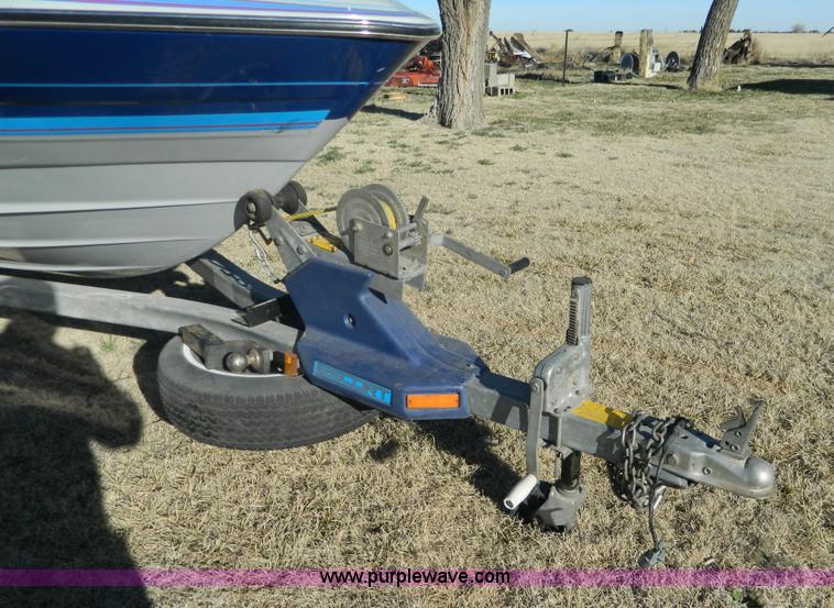 image for item AQ9292 1988 Bayliner Caprice boat