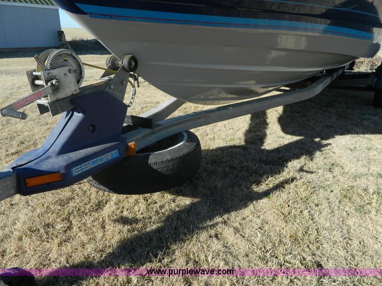 image for item AQ9292 1988 Bayliner Caprice boat