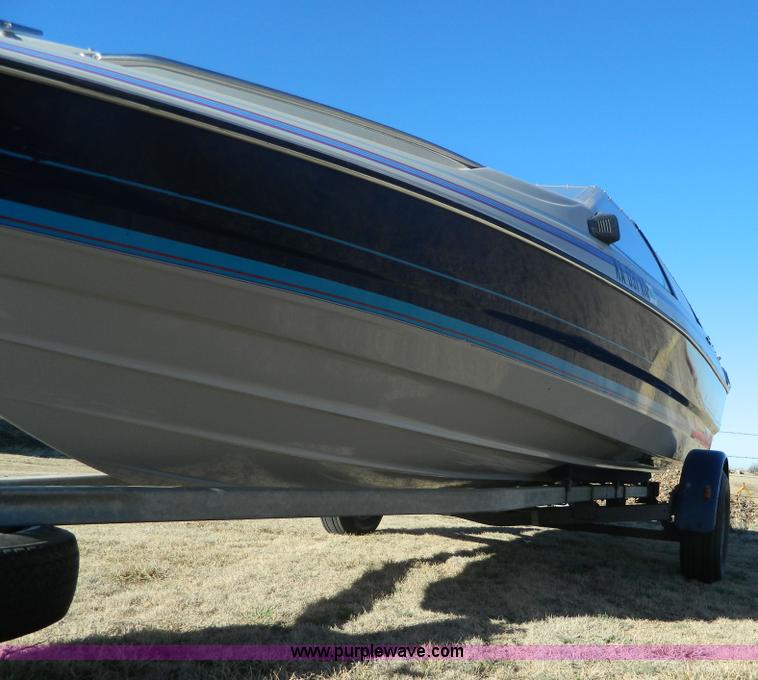 image for item AQ9292 1988 Bayliner Caprice boat