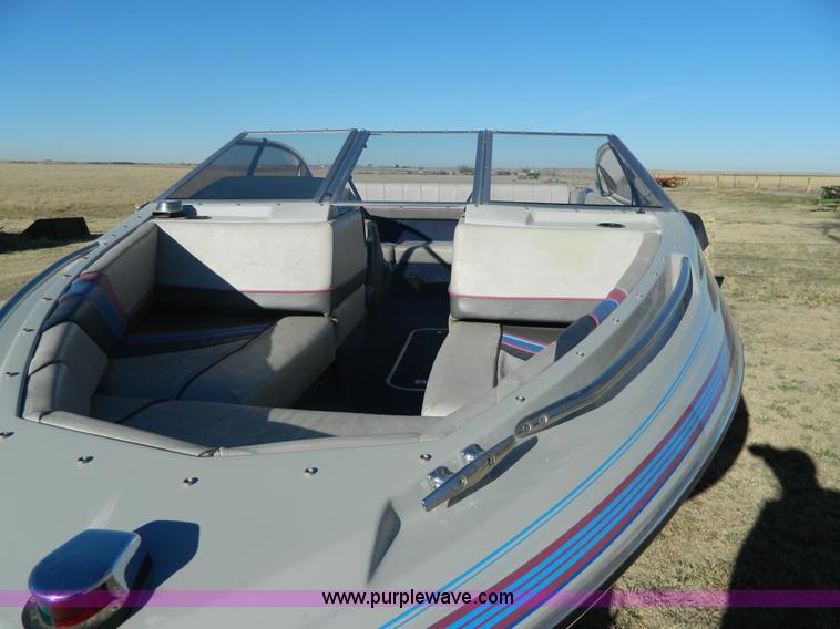 image for item AQ9292 1988 Bayliner Caprice boat
