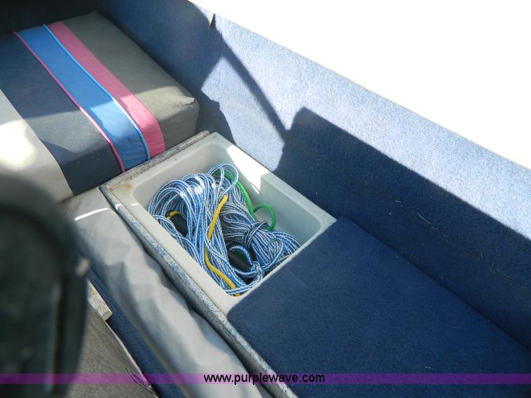 image for item AQ9292 1988 Bayliner Caprice boat