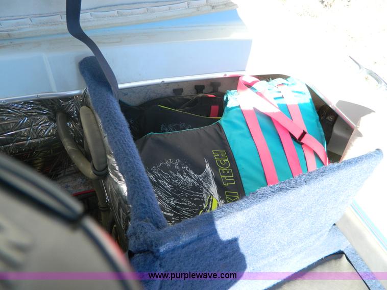 image for item AQ9292 1988 Bayliner Caprice boat