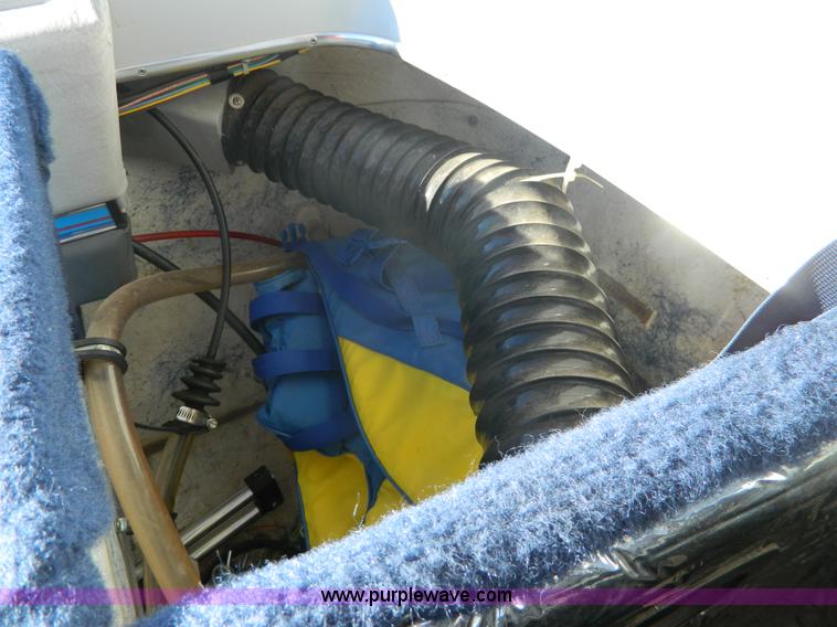 image for item AQ9292 1988 Bayliner Caprice boat