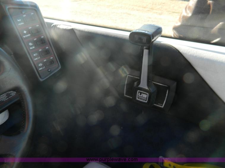 image for item AQ9292 1988 Bayliner Caprice boat