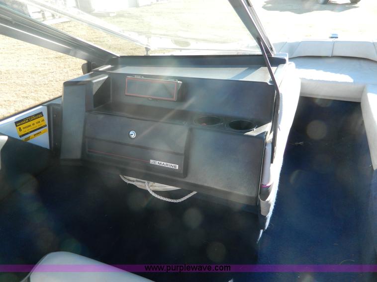 image for item AQ9292 1988 Bayliner Caprice boat