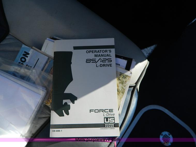 image for item AQ9292 1988 Bayliner Caprice boat