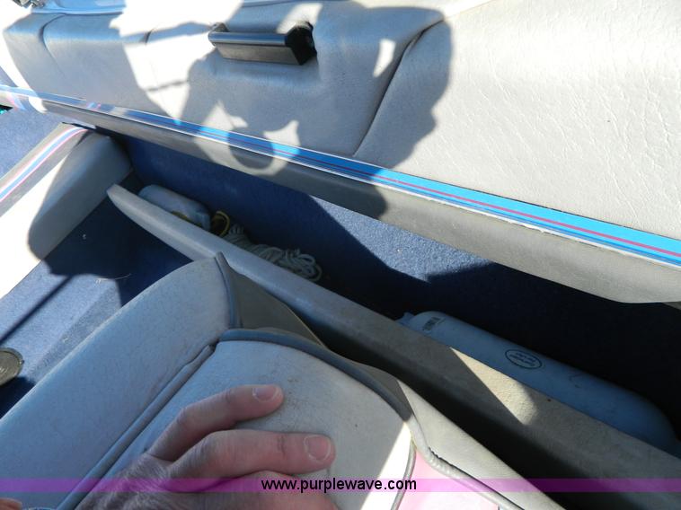 image for item AQ9292 1988 Bayliner Caprice boat