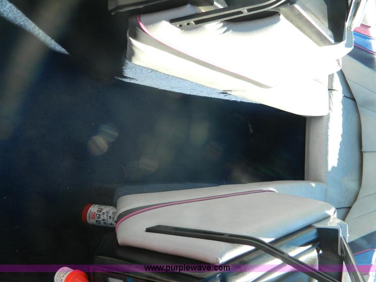 image for item AQ9292 1988 Bayliner Caprice boat