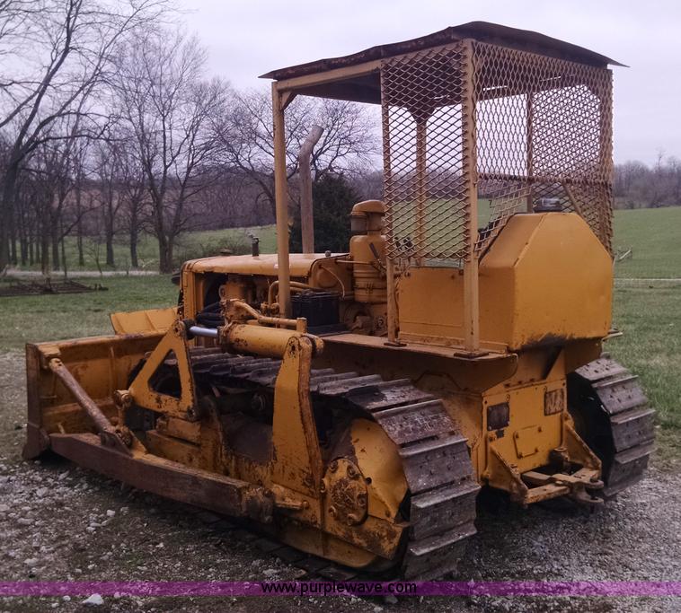 image for item AY9442 1953 Caterpillar D4 dozer