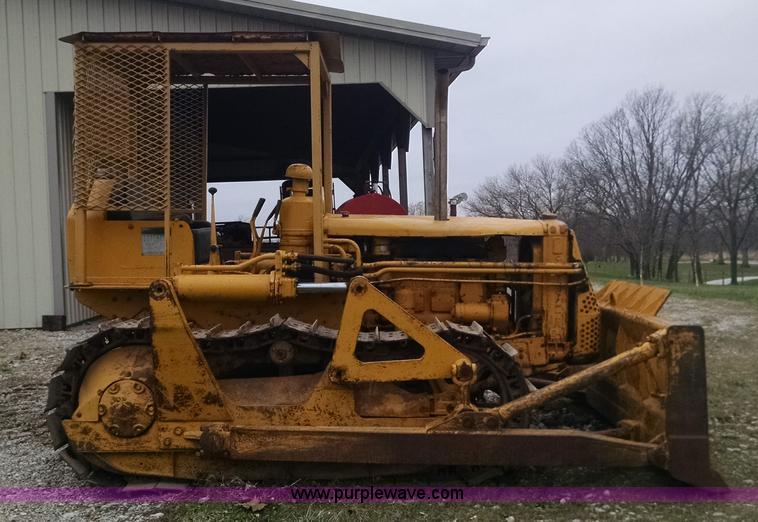 image for item AY9442 1953 Caterpillar D4 dozer