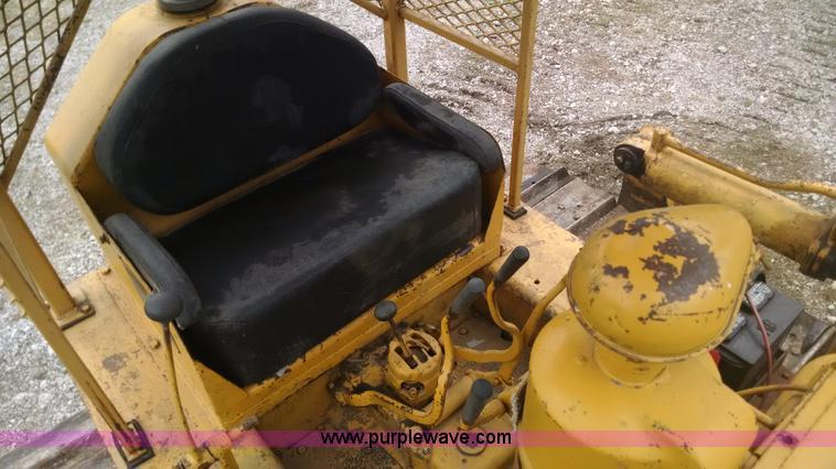 image for item AY9442 1953 Caterpillar D4 dozer