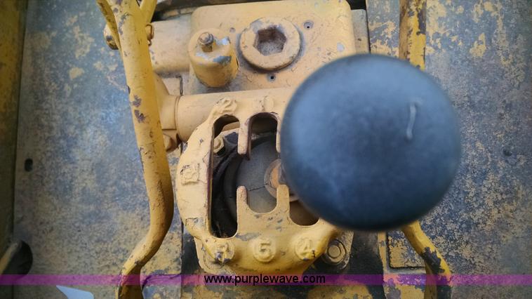 image for item AY9442 1953 Caterpillar D4 dozer