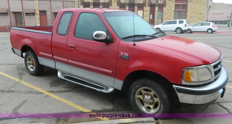 image for item AZ9006 1997 Ford F150 SuperCab pickup truck