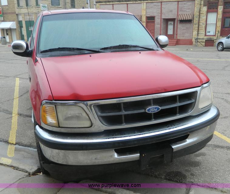 image for item AZ9006 1997 Ford F150 SuperCab pickup truck