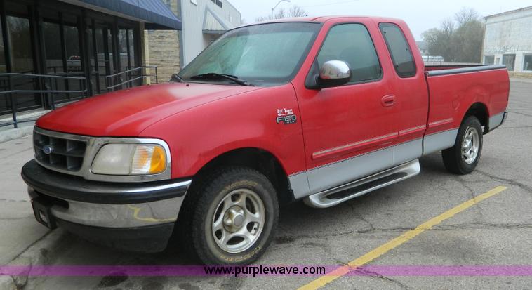 image for item AZ9006 1997 Ford F150 SuperCab pickup truck