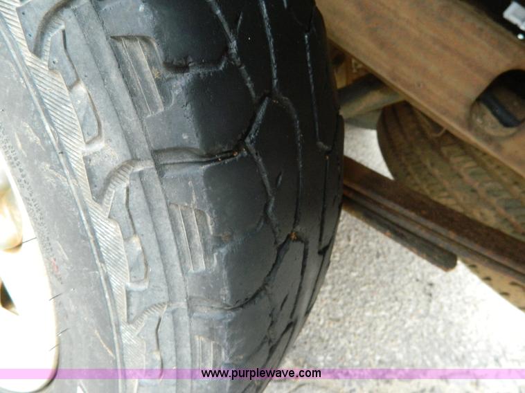 image for item AZ9006 1997 Ford F150 SuperCab pickup truck