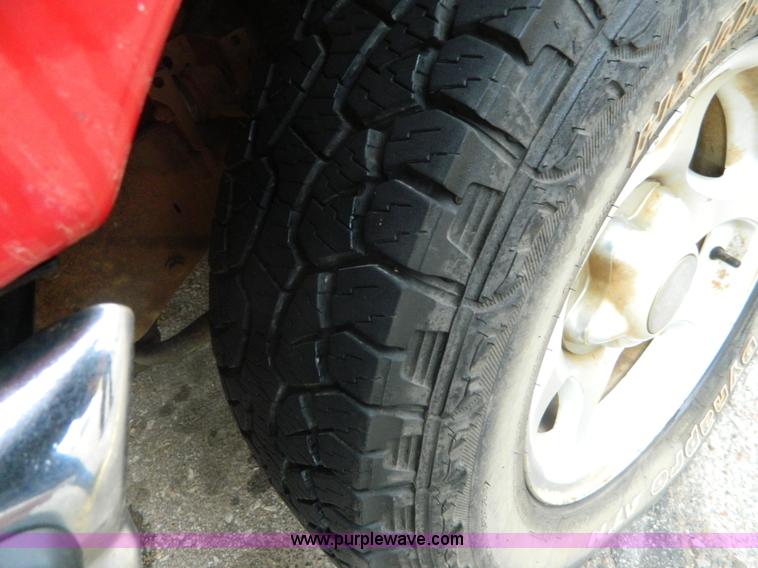 image for item AZ9006 1997 Ford F150 SuperCab pickup truck