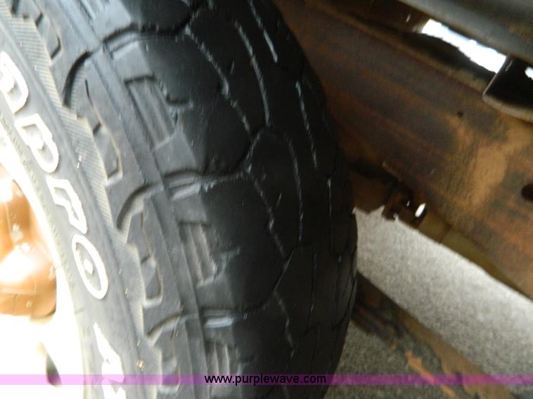 image for item AZ9006 1997 Ford F150 SuperCab pickup truck