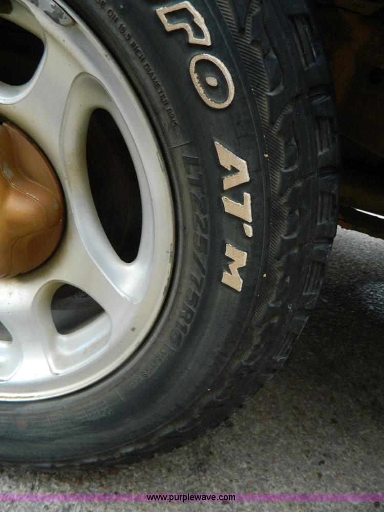 image for item AZ9006 1997 Ford F150 SuperCab pickup truck