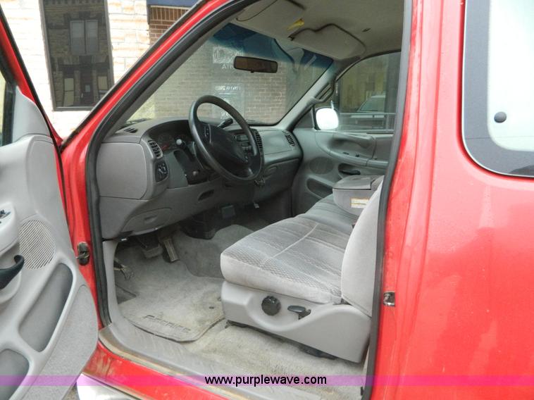 image for item AZ9006 1997 Ford F150 SuperCab pickup truck