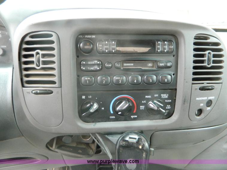 image for item AZ9006 1997 Ford F150 SuperCab pickup truck