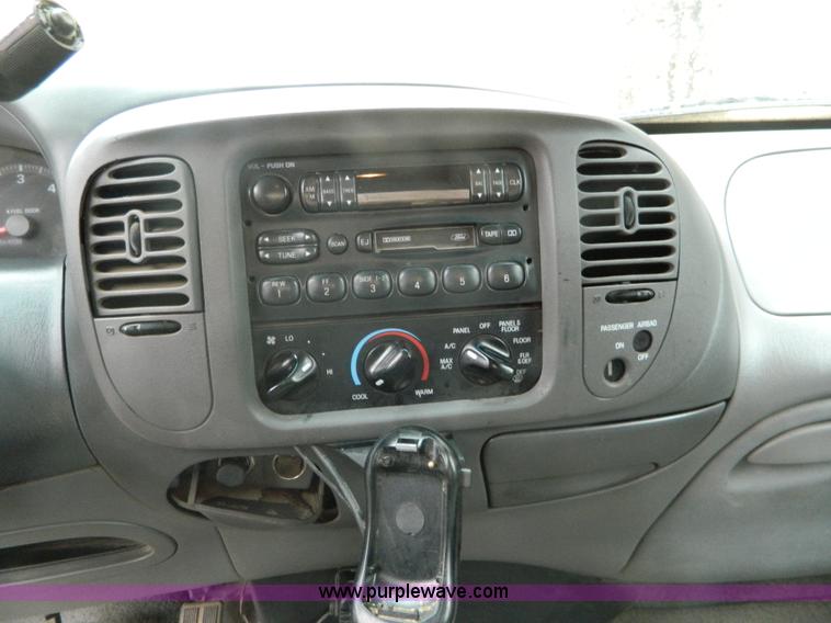 image for item AZ9006 1997 Ford F150 SuperCab pickup truck