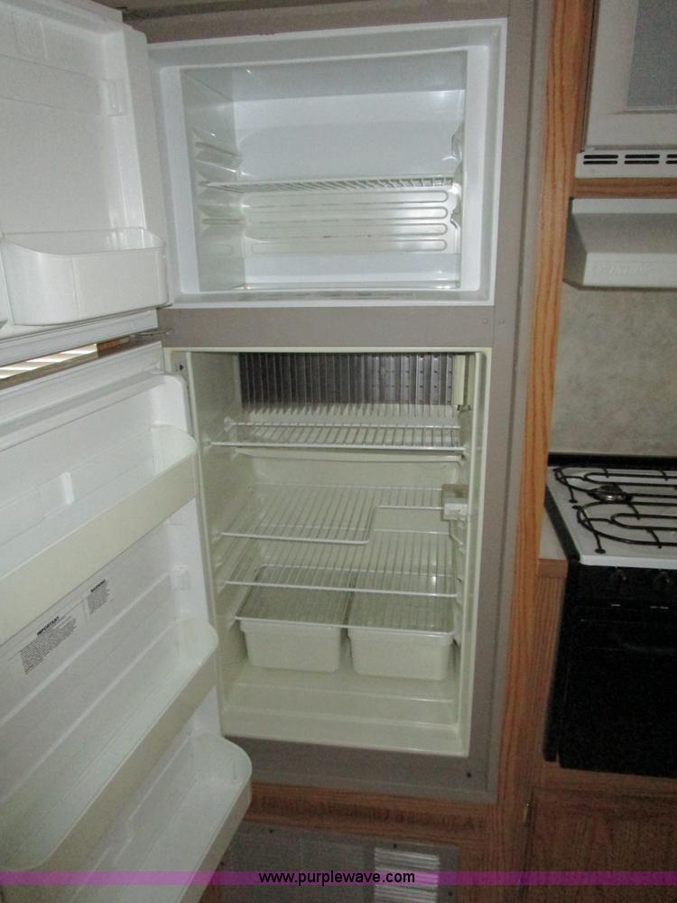 image for item BA9321 2000 Shasta Phoenix 269 camper