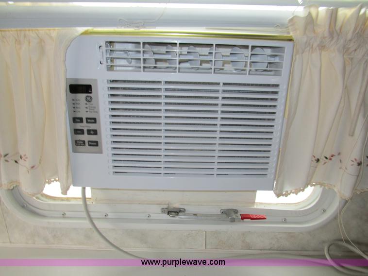 image for item BA9321 2000 Shasta Phoenix 269 camper