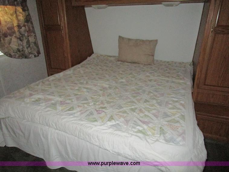 image for item BA9321 2000 Shasta Phoenix 269 camper