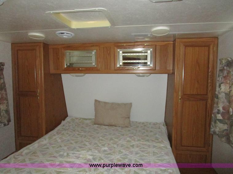 image for item BA9321 2000 Shasta Phoenix 269 camper