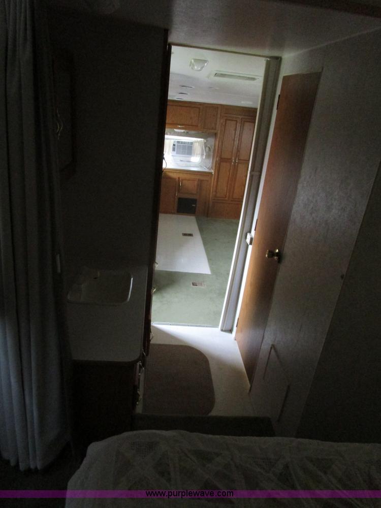 image for item BA9321 2000 Shasta Phoenix 269 camper