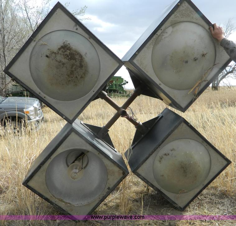 image for item BH9572 (4) 30" x 30" quad lights