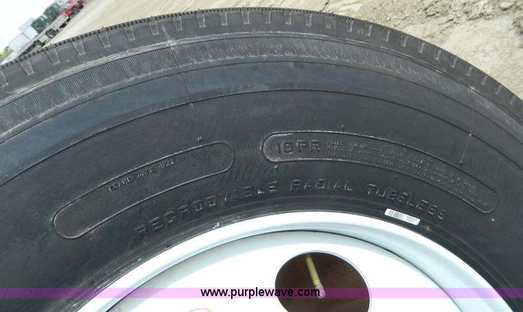image for item BH9696 (8) 11R24.5 triangle tires