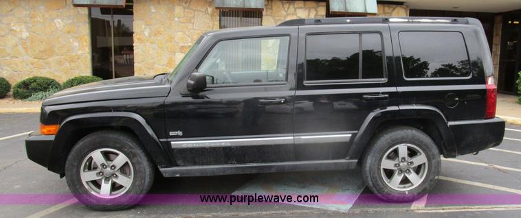 image for item D2410 2006 Jeep Commander SUV
