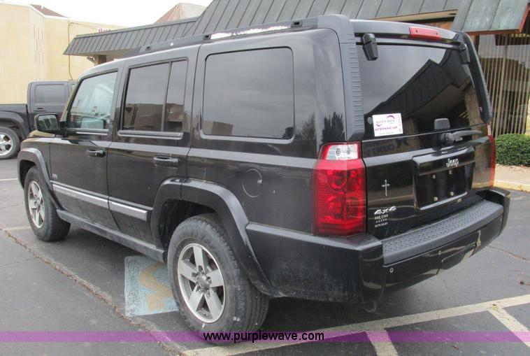 image for item D2410 2006 Jeep Commander SUV