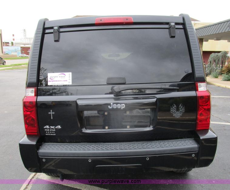 image for item D2410 2006 Jeep Commander SUV