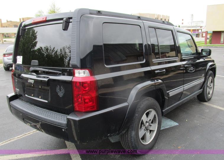 image for item D2410 2006 Jeep Commander SUV