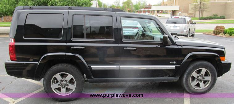 image for item D2410 2006 Jeep Commander SUV