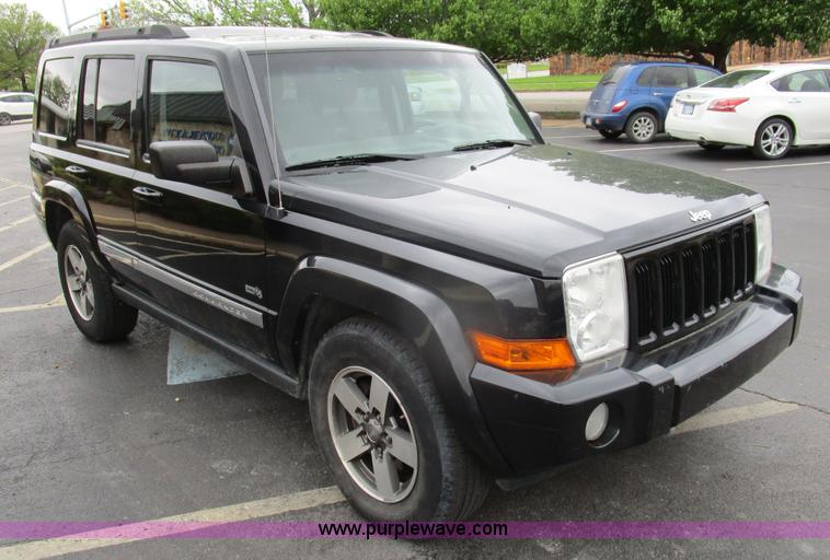 image for item D2410 2006 Jeep Commander SUV