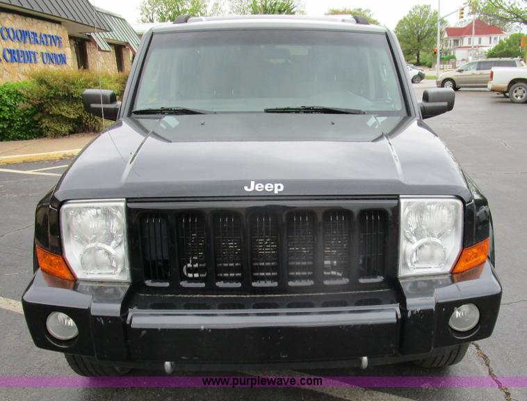 image for item D2410 2006 Jeep Commander SUV