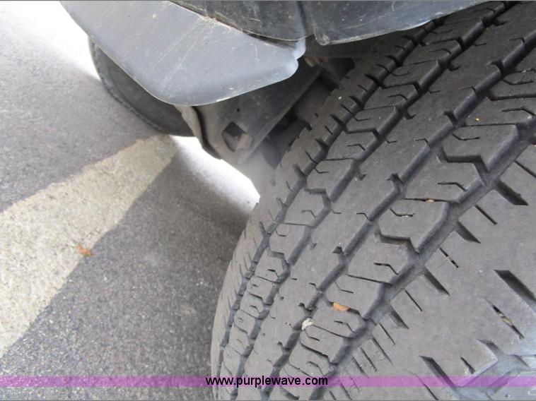 image for item D2410 2006 Jeep Commander SUV