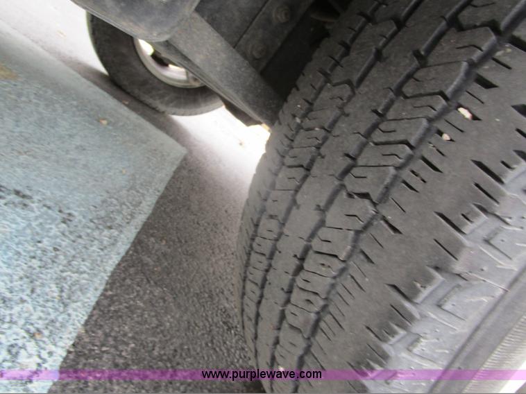 image for item D2410 2006 Jeep Commander SUV