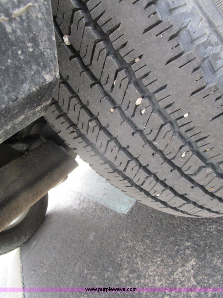 image for item D2410 2006 Jeep Commander SUV