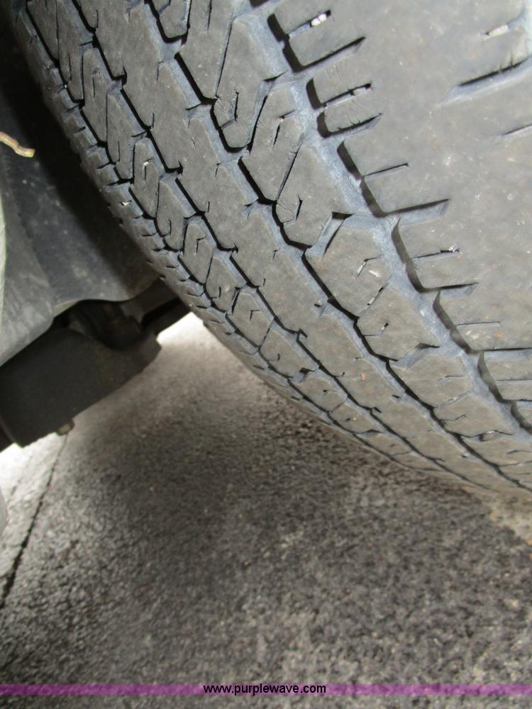 image for item D2410 2006 Jeep Commander SUV